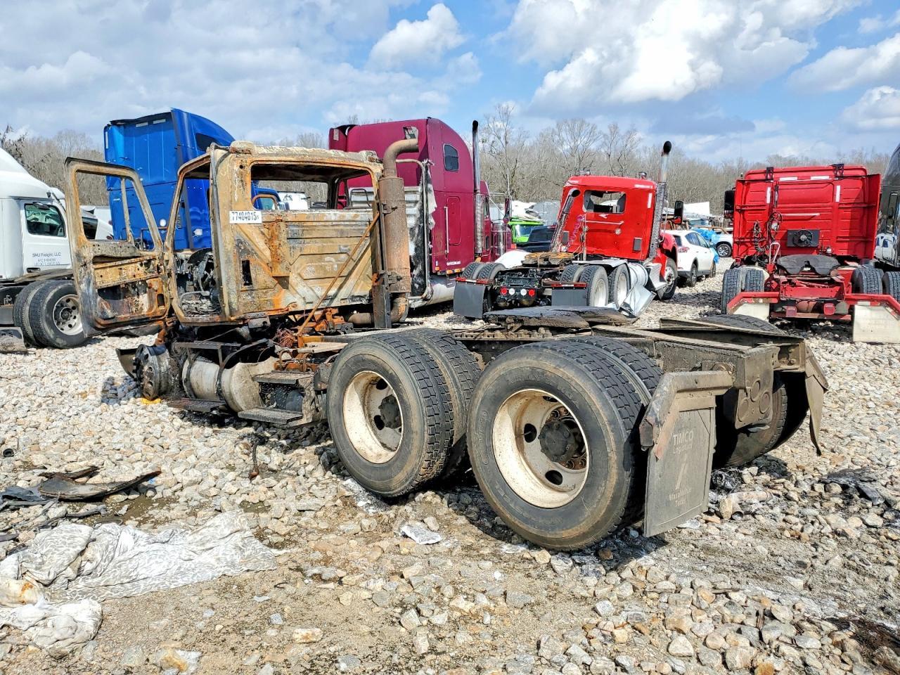 2007 International 8600 Semi Truck