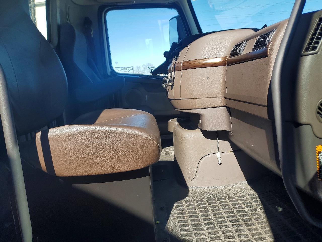 2017 Volvo VNL Semi Truck