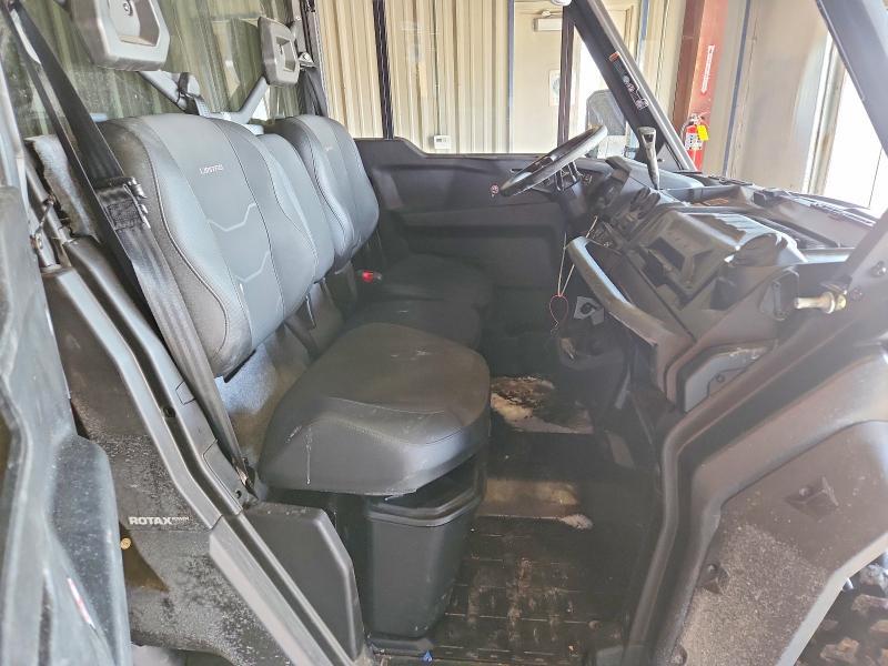 2025 Can-Am Defender Limited cab Hd10
