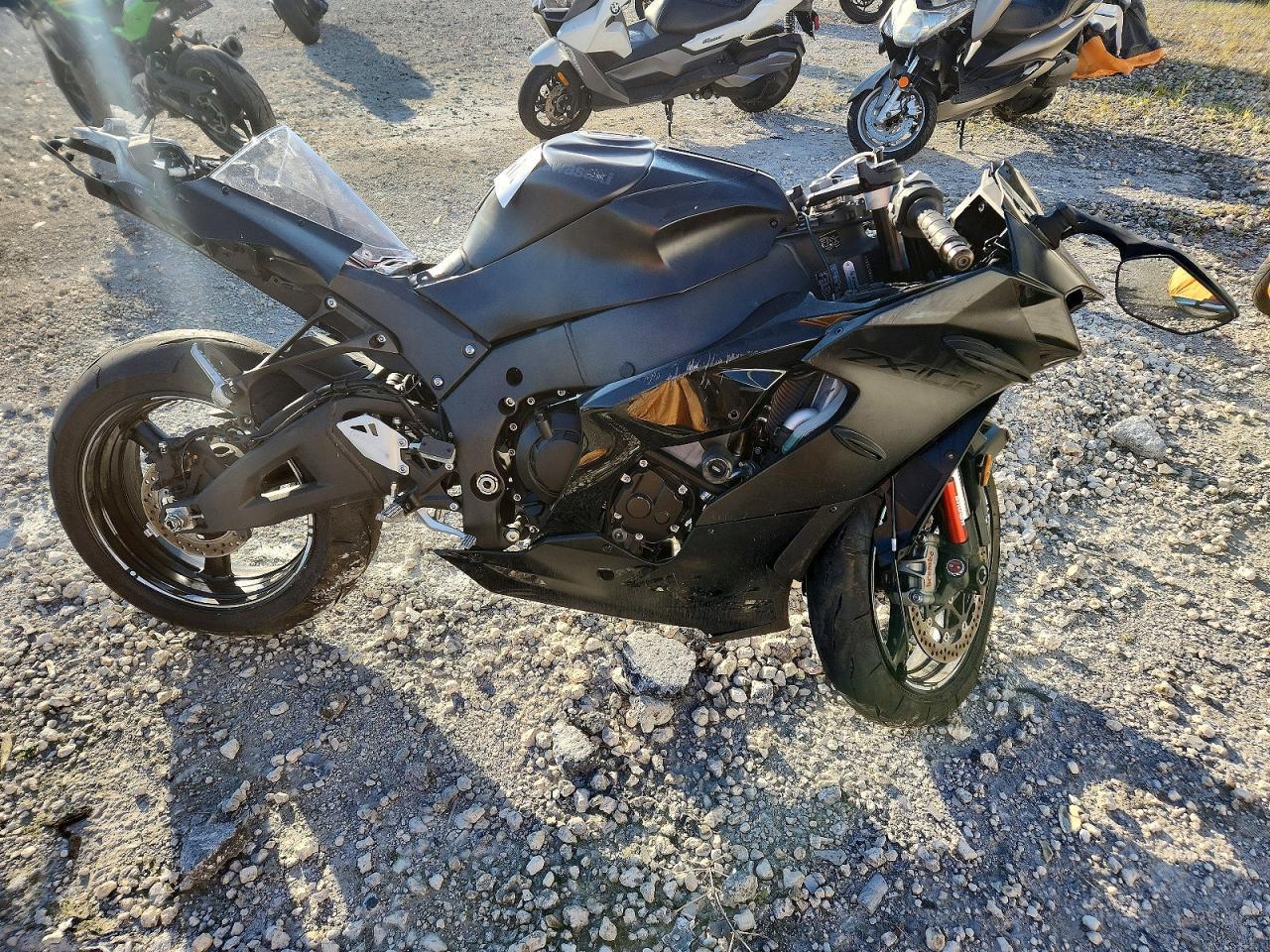 2025 Kawasaki ZX1002 L