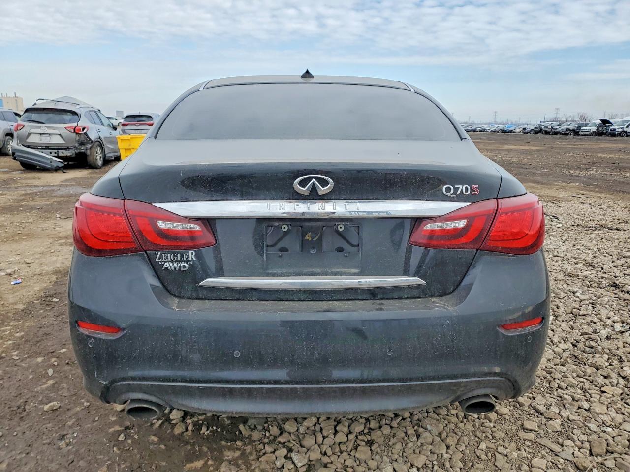 2017 Infiniti Q70 3.7