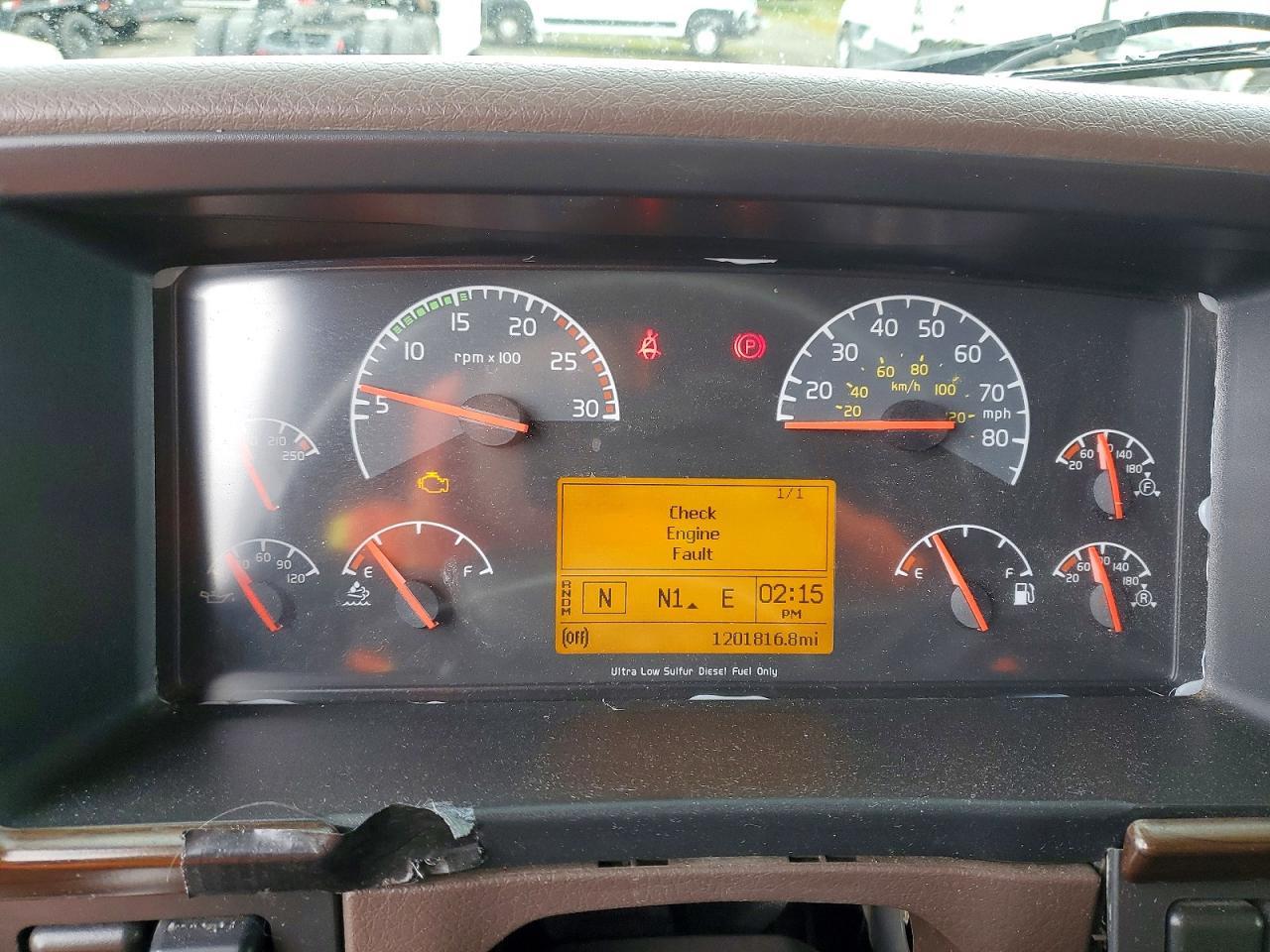 2015 Volvo VNL Semi Truck