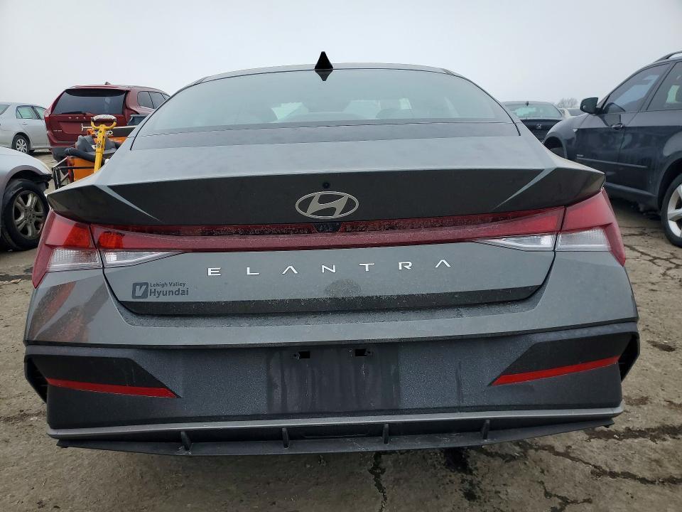 2025 Hyundai Elantra se