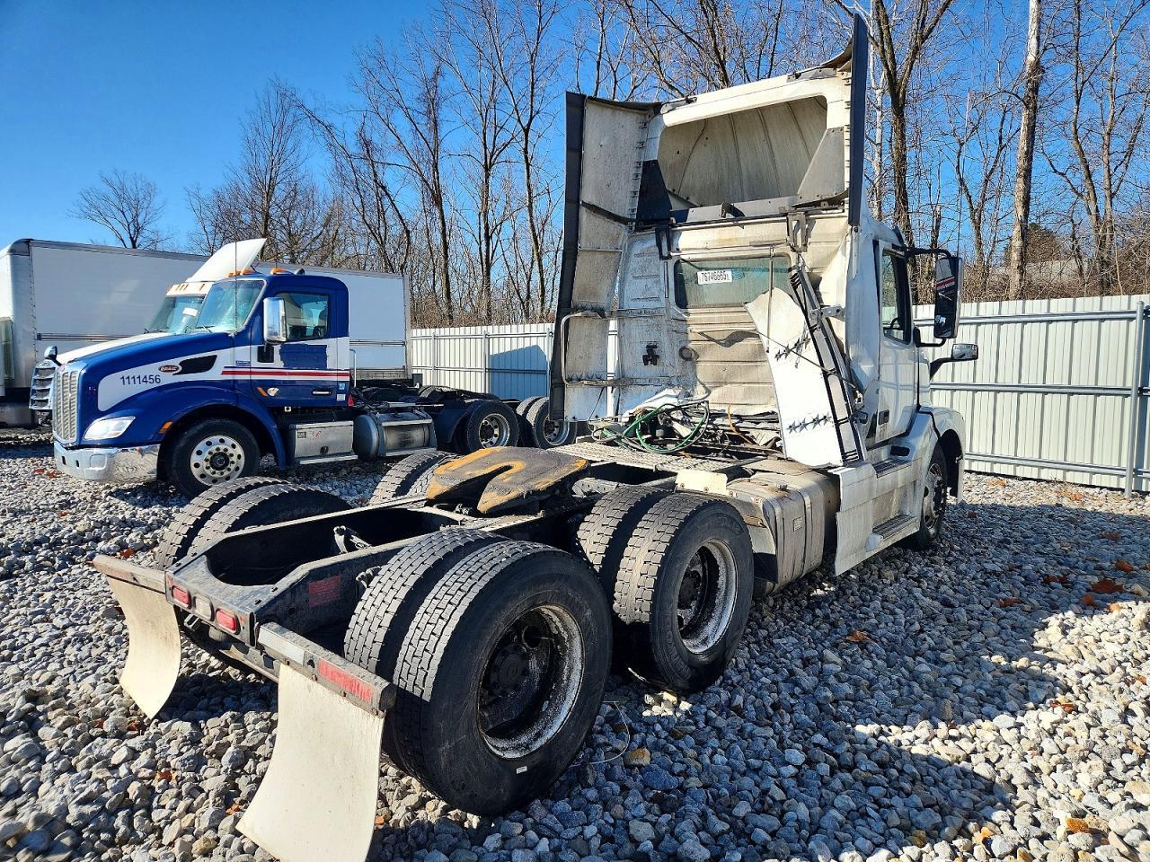 2017 Volv O VNL Semi Truck