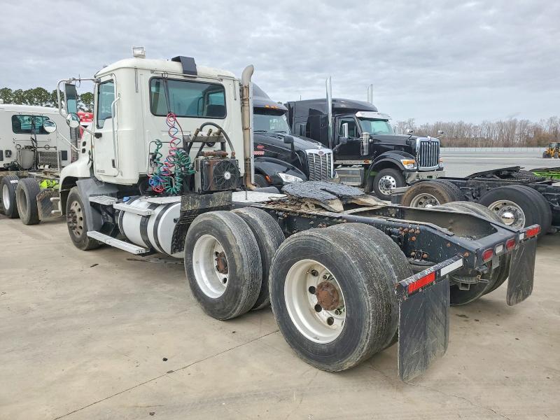 2017 Mack Cxu613 Semi Truck