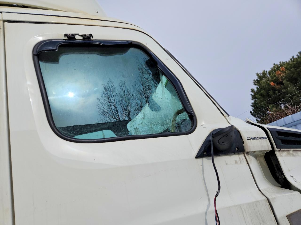 2019 Freightliner Cascadia 1-Semi Truck