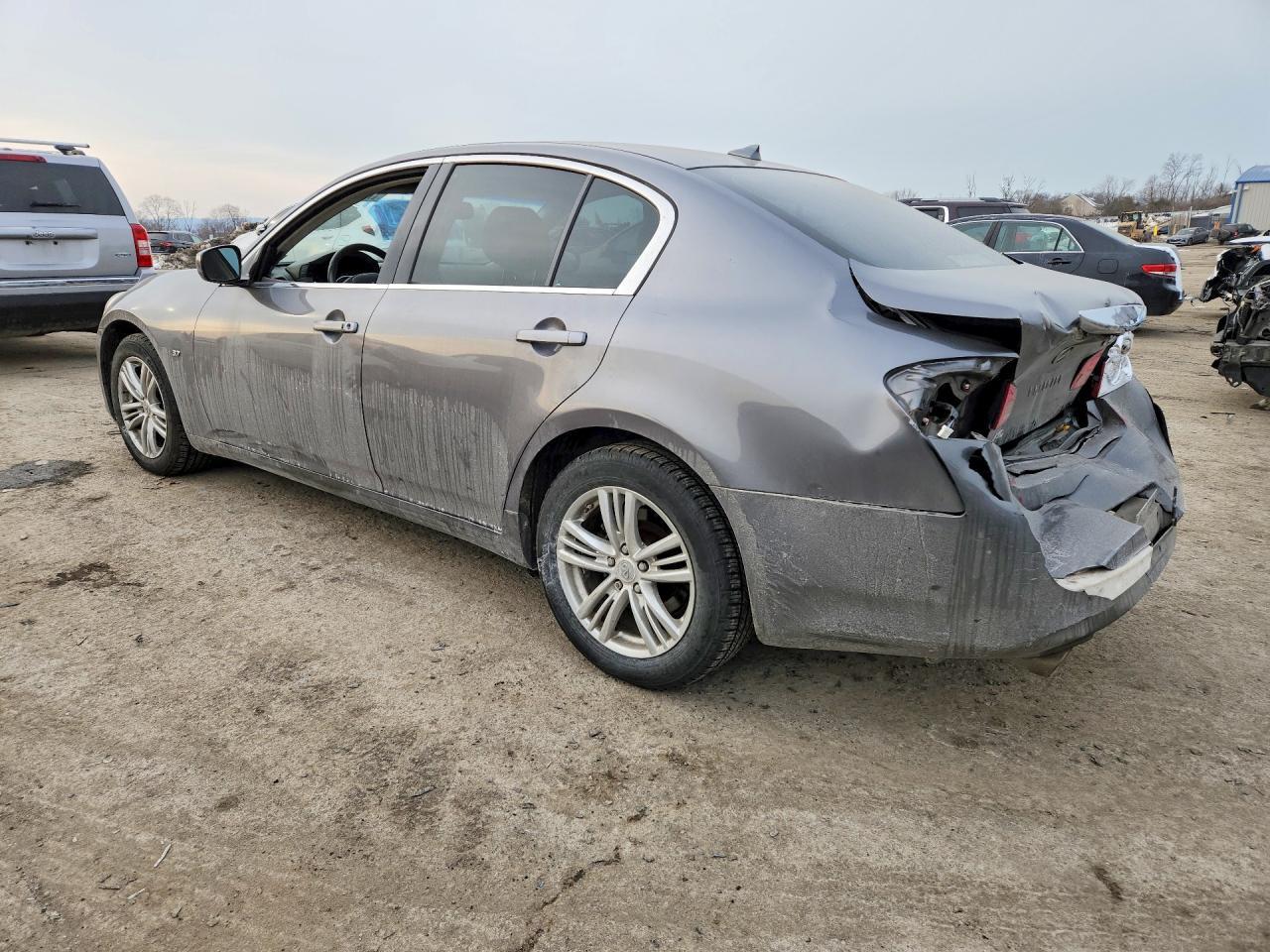 2015 Infinity Q40