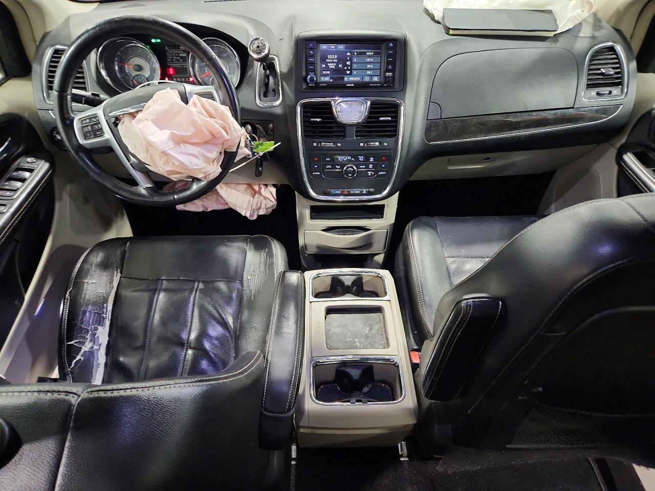 2013 Chrysler Town & Country Touring