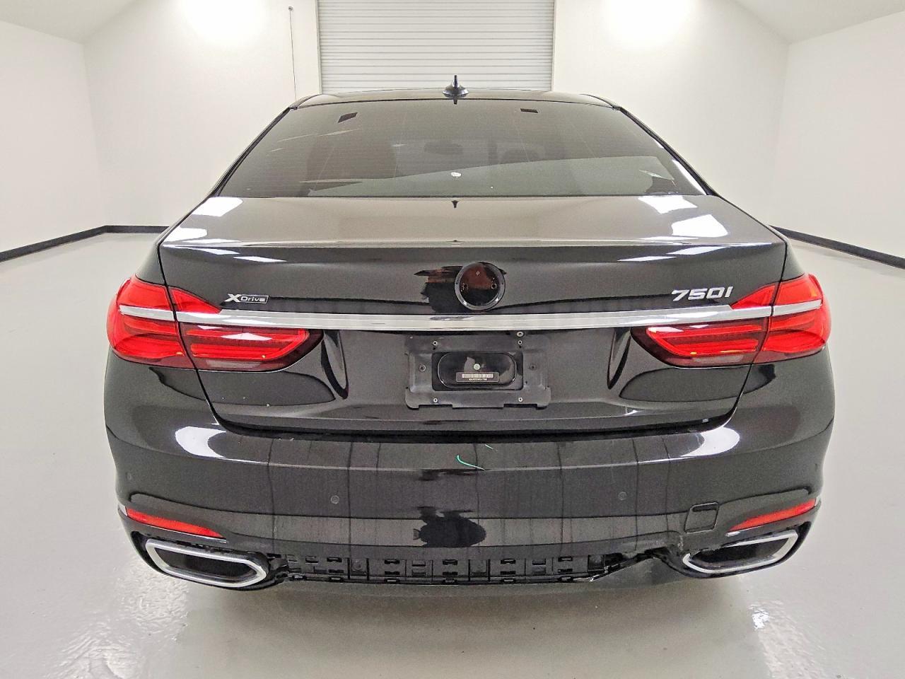 2016 BMW 750 xi