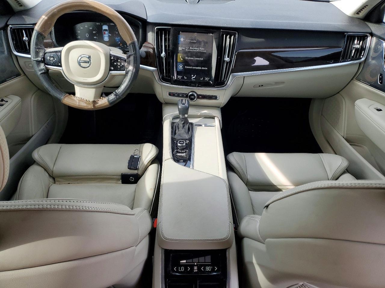 2017 Volvo S90 T6 Momentum