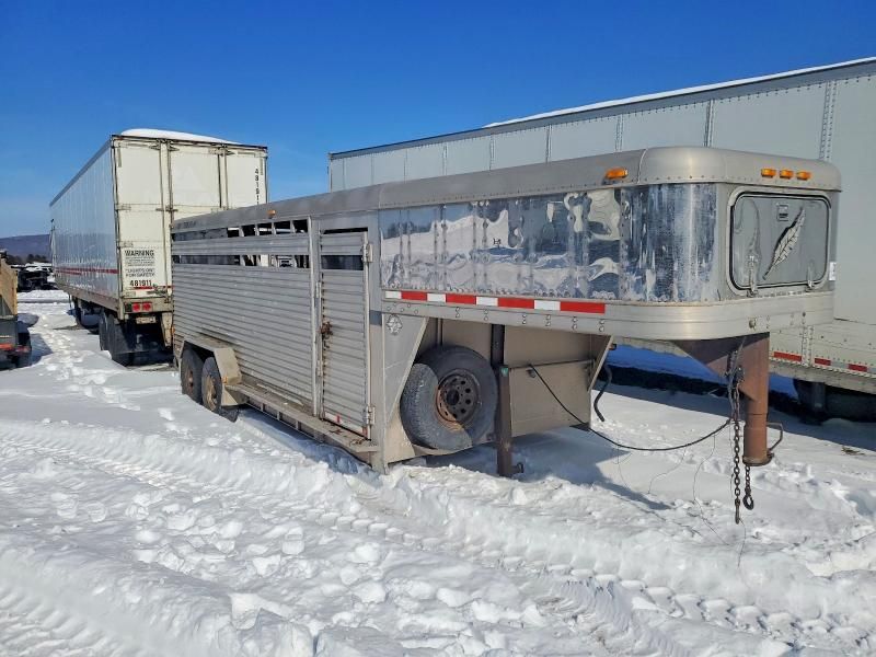 1998 Featherlite Mfg Inc 1998 Featherlite Horse Trailer