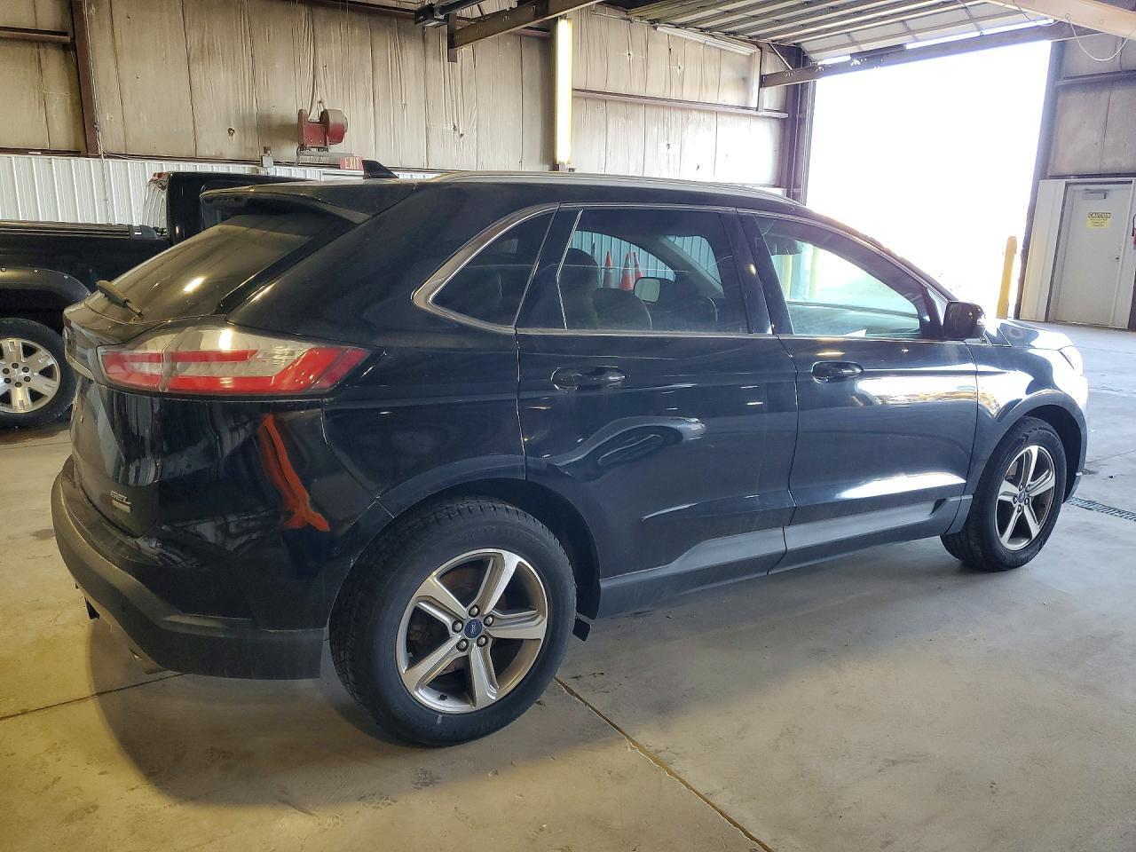 2019 Ford Edge sel