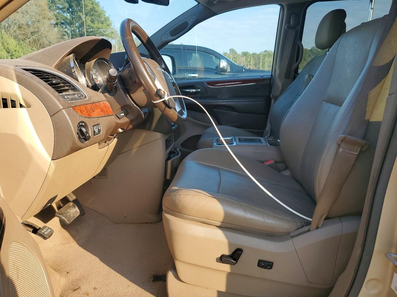 2012 Chrysler Town & Country Touring l
