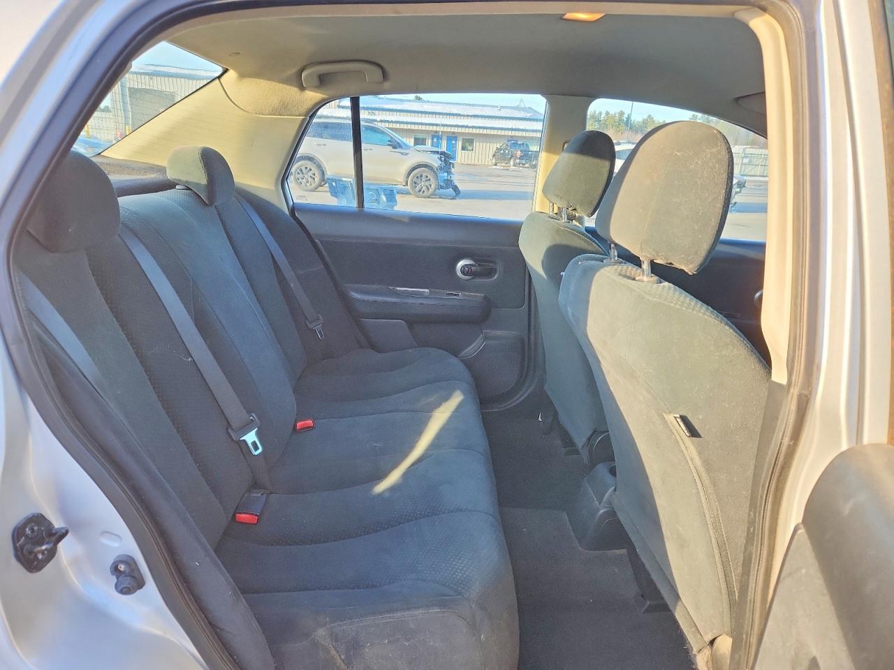 2011 Nissan Versa s