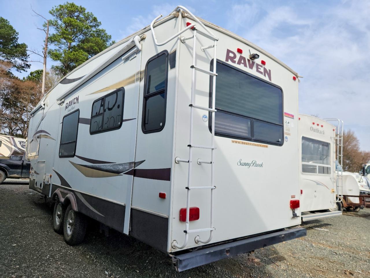 2012 Winnebago Raven Camper