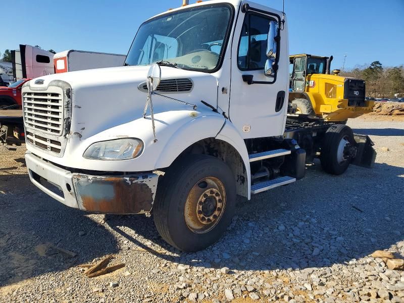2015 Freightliner Business Class M2 Semi Truck