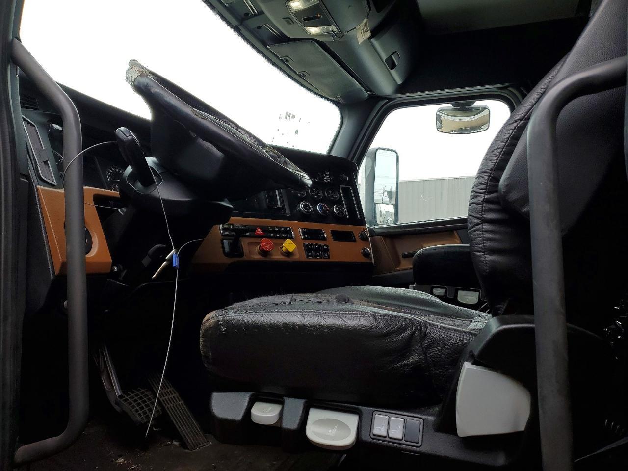 2019 Freigliner 2019 Freightliner Cascadia 126 Semi Truck