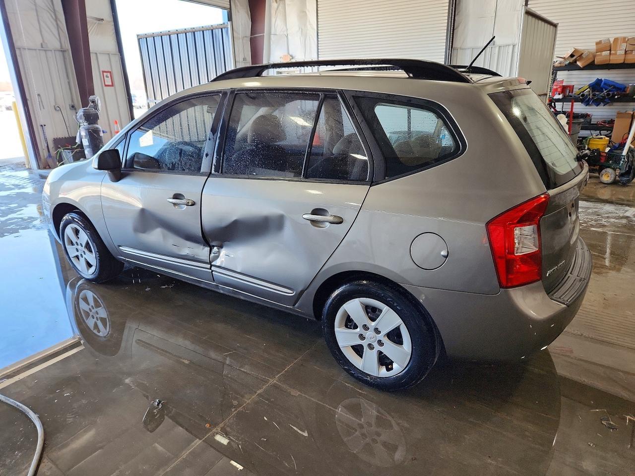 2009 KIA Rondo Base