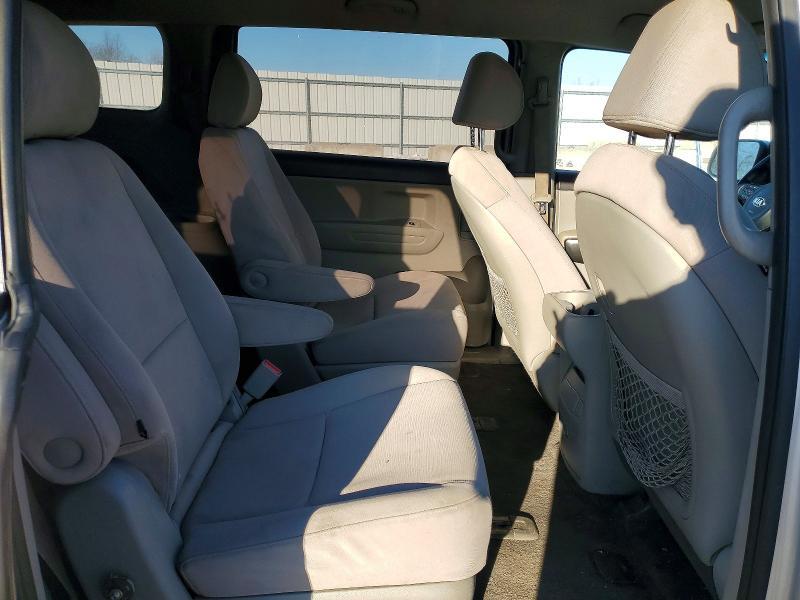2015 KIA Sedona l