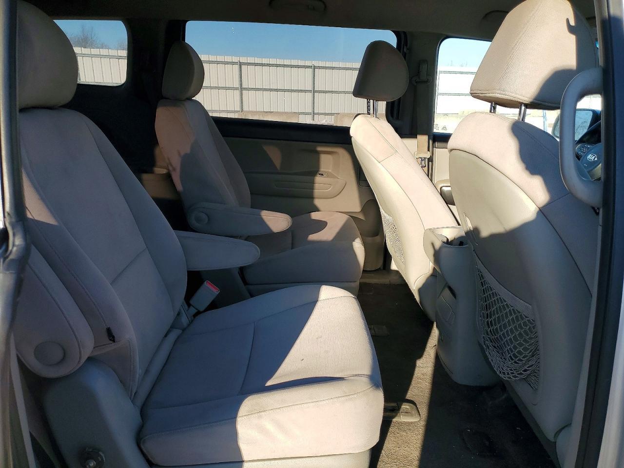 2015 KIA Sedona l
