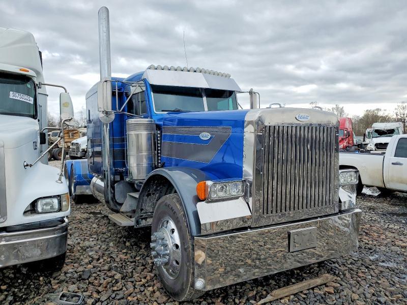2001 Peterbilt Tractor 2001 Peterbilt 379 Semi Truck