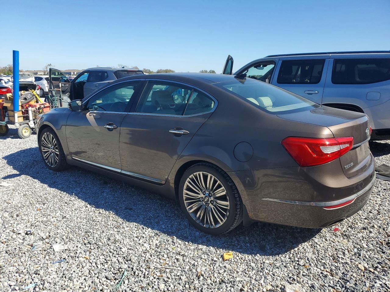 2014 KIA Cadenza Premium