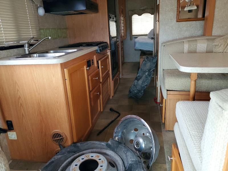 2006 Ford Econoline E450 Super Duty Cutaway Van