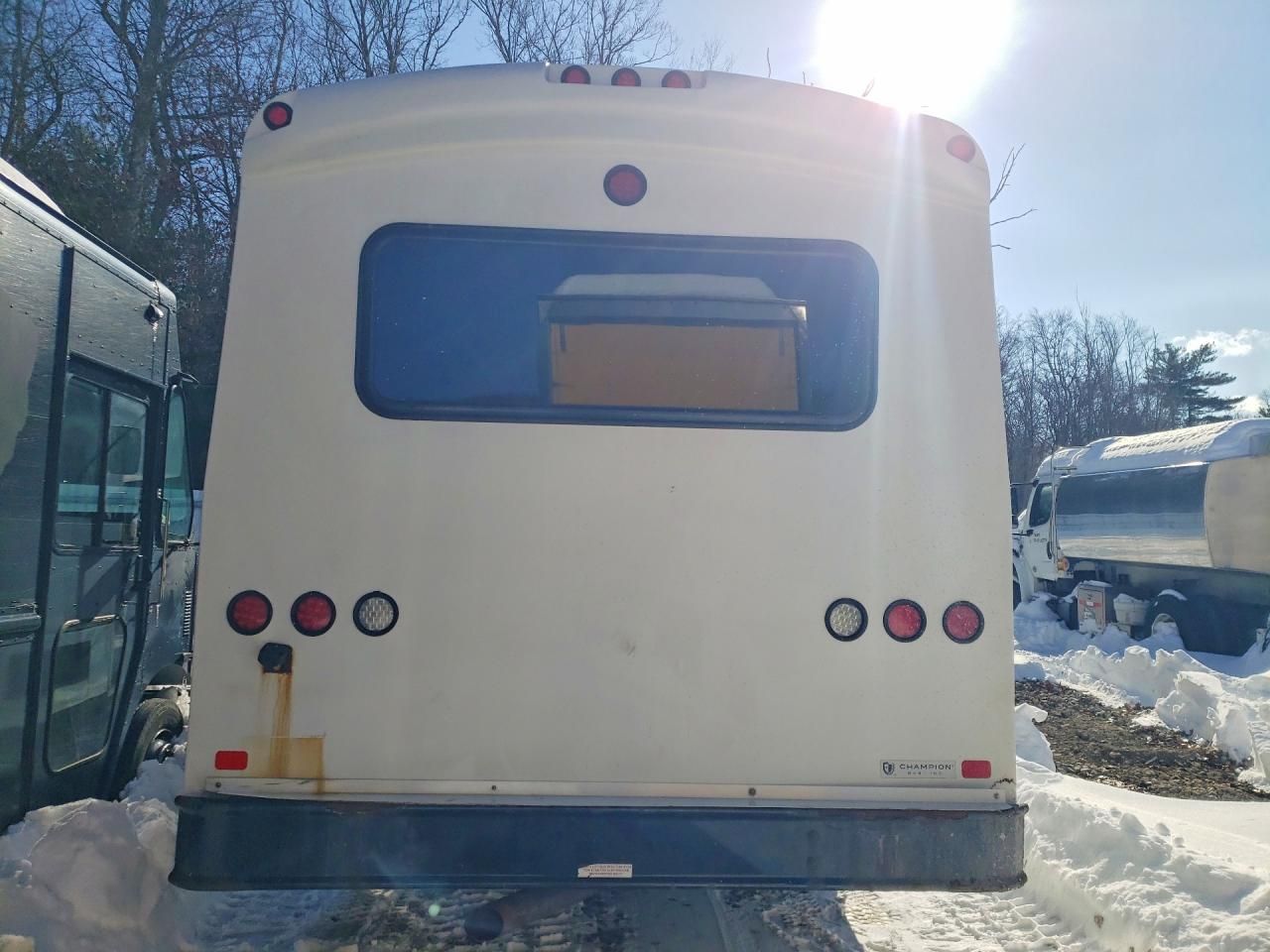 2015 Ford F550 Super Duty Shuttle Bus