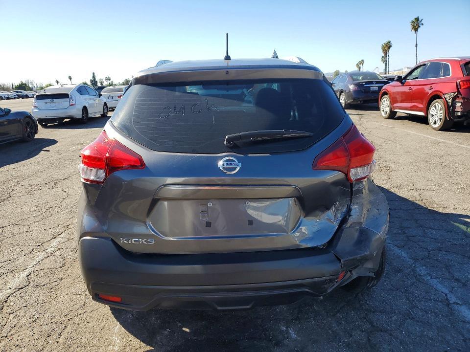 2018 Nissan Kicks s