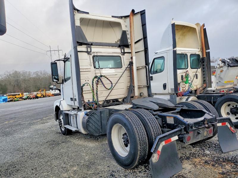 2017 Volvo VNL Semi Truck