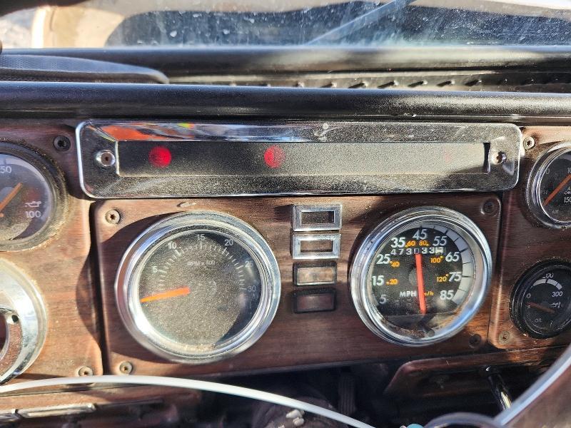 2001 Freigliner 2001 Freightliner FLD132 Semi Truck
