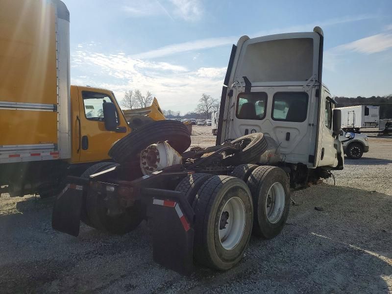 2025 Freightliner Cascadia 1-semi Truck