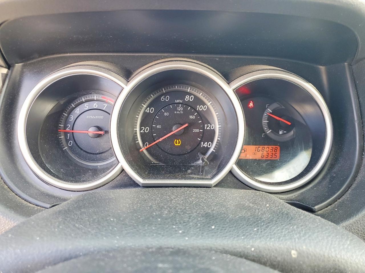 2010 Niss Versa s