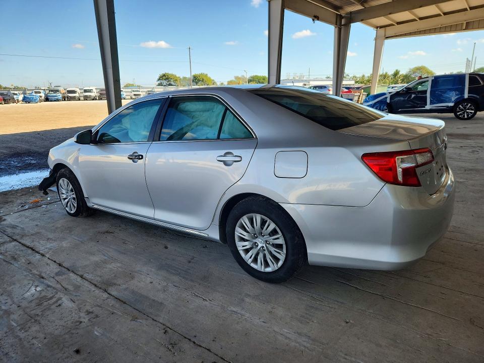 2014 Toyota Camry le