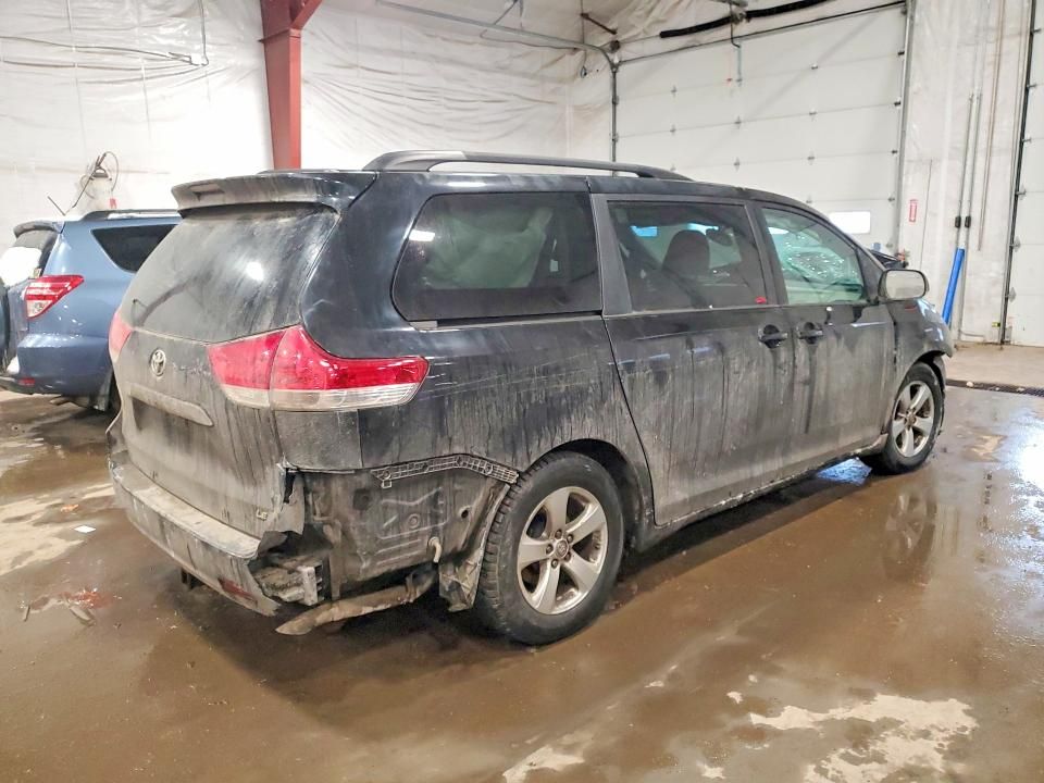 2014 Toyota Sienna le