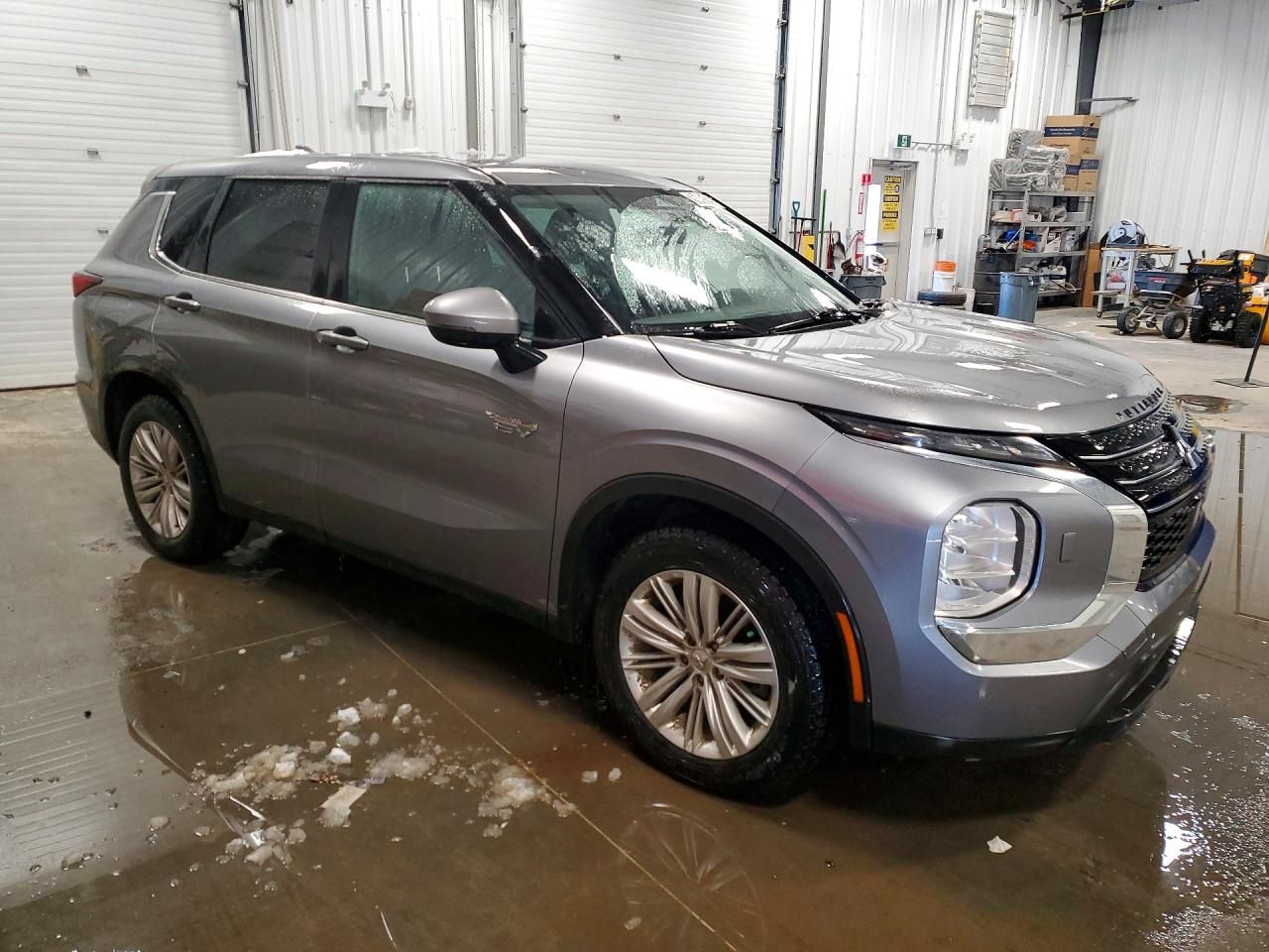 2023 Mitsubishi Outlander es