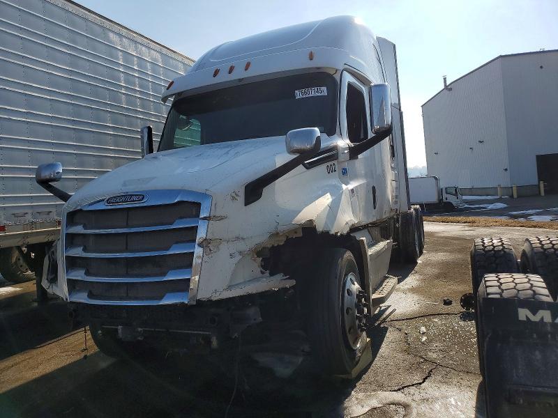 2018 Freigliner 2018 Freightliner Cascadia 126 Semi Truck