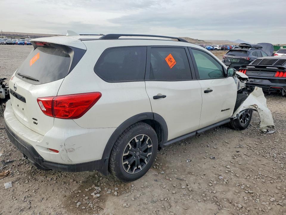 2020 Nissan Pathfinder sv