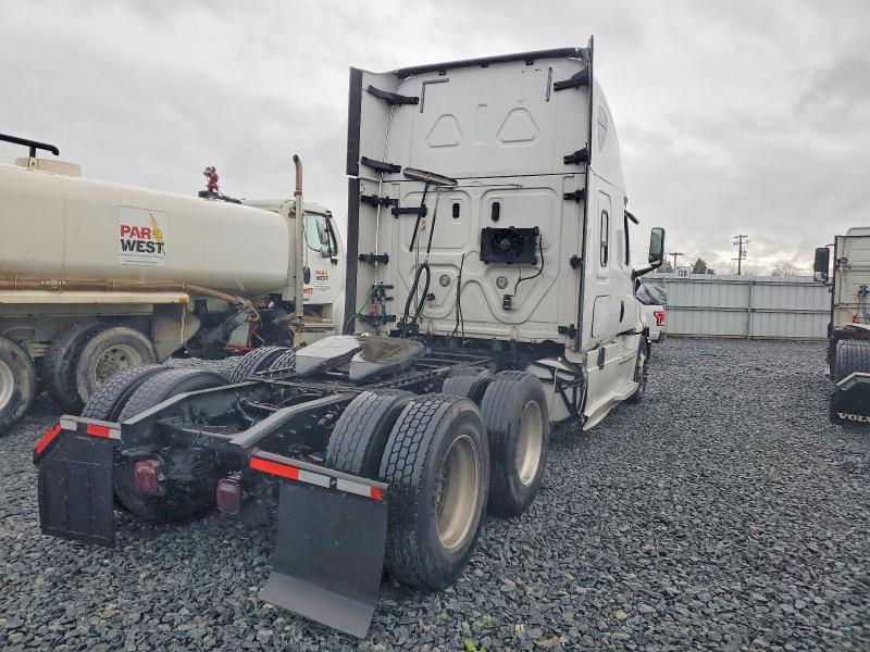 2019 Freigliner 2019 Freightliner Cascadia 126 Semi Truck