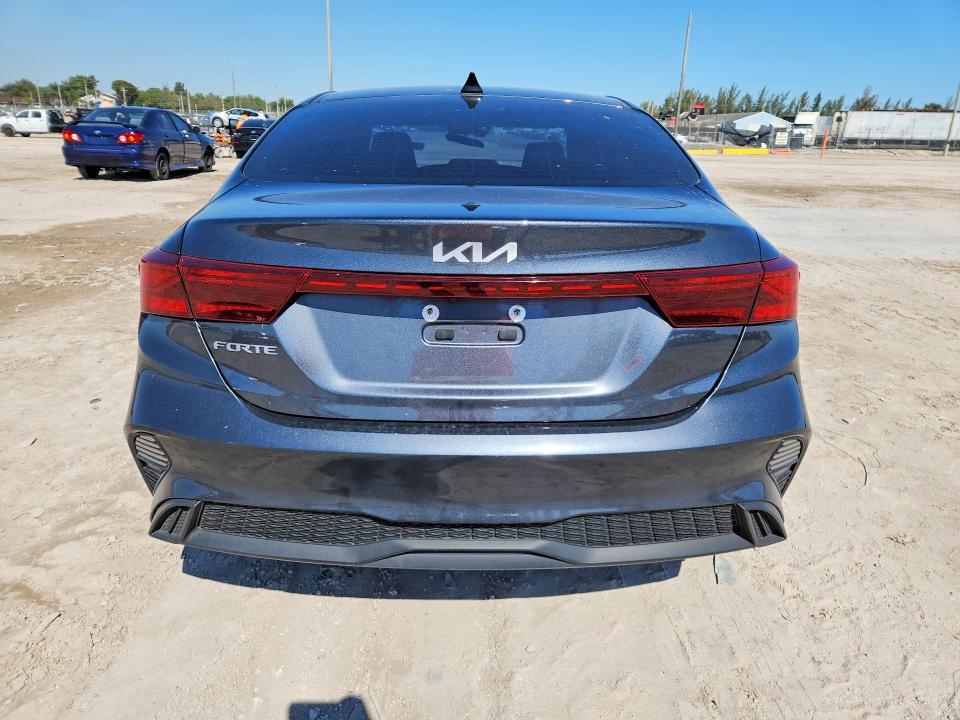 2023 KIA Forte lxs