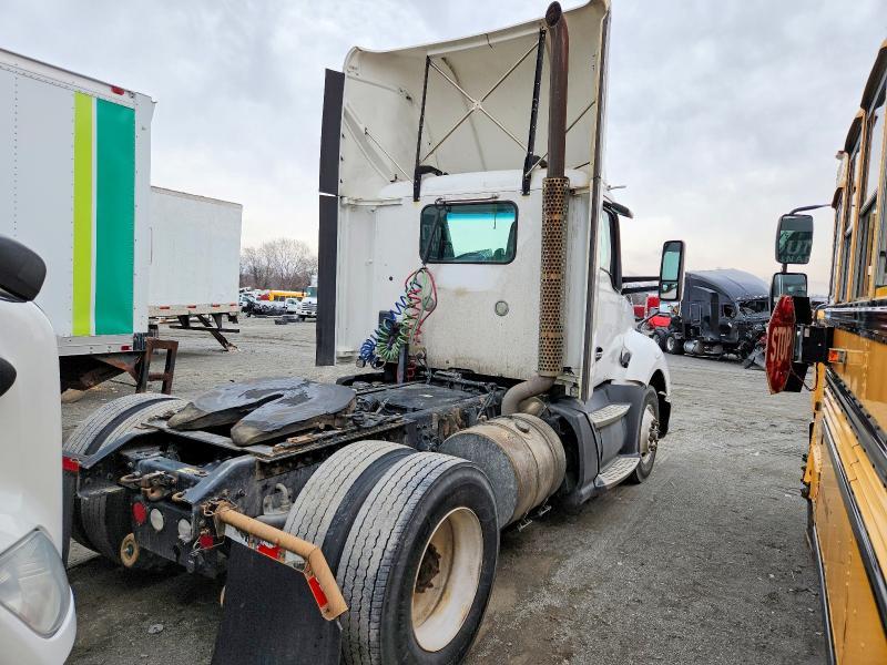 2016 Kenworth T680 Semi Truck