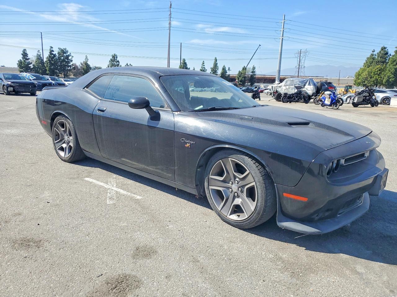 2015 Dodge Challenger sxt Plus