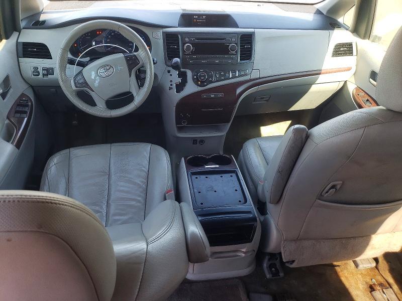 2013 Toyota Sienna xle 8-passenger