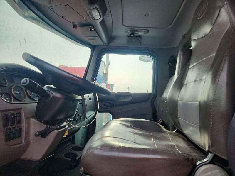 2017 Peterbilt 337 box Truck