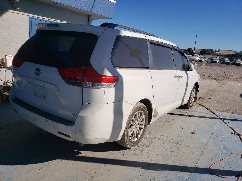 2011 Toyota Sienna xle