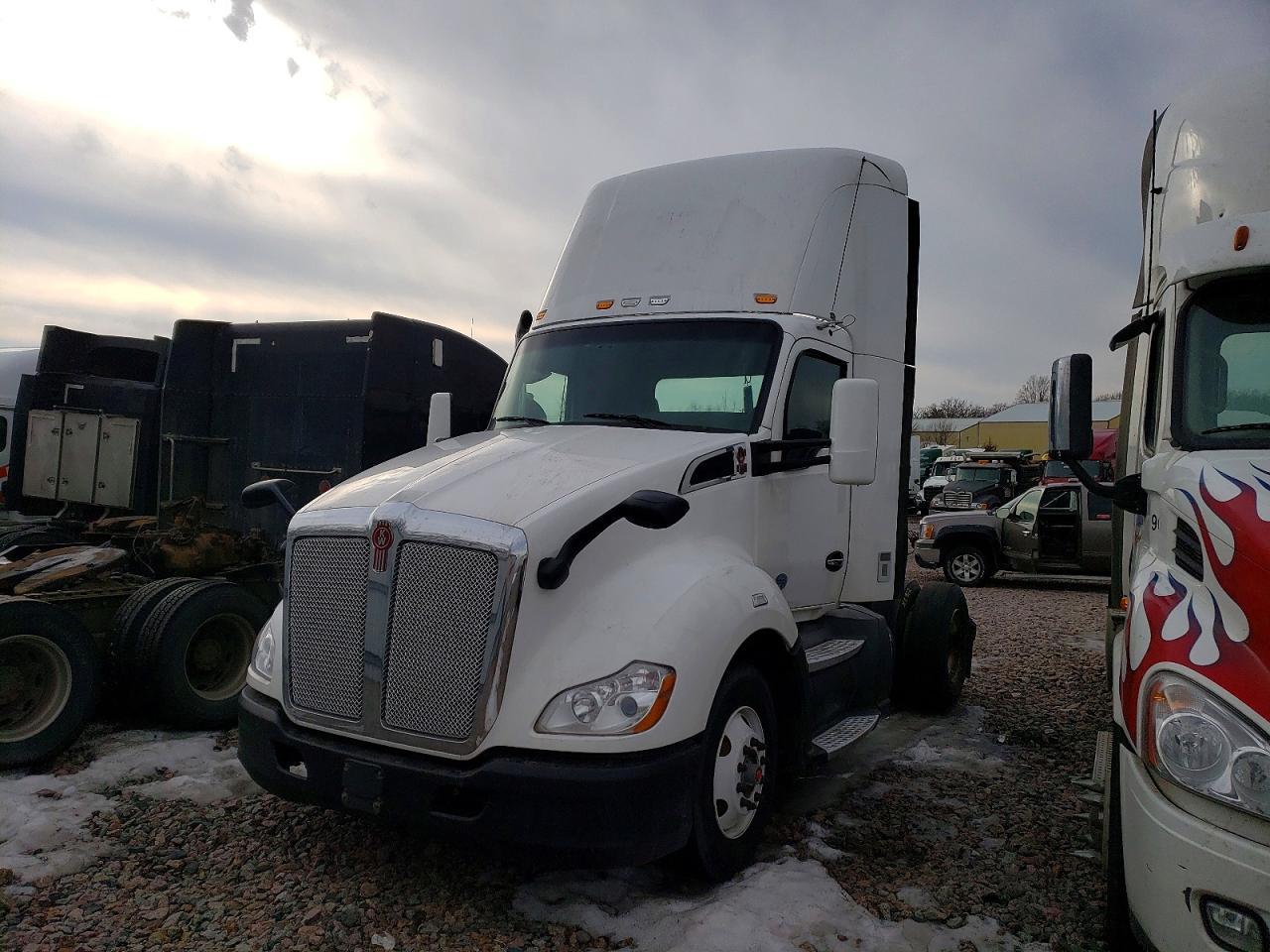 2016 Kenworth T680 Semi Truck