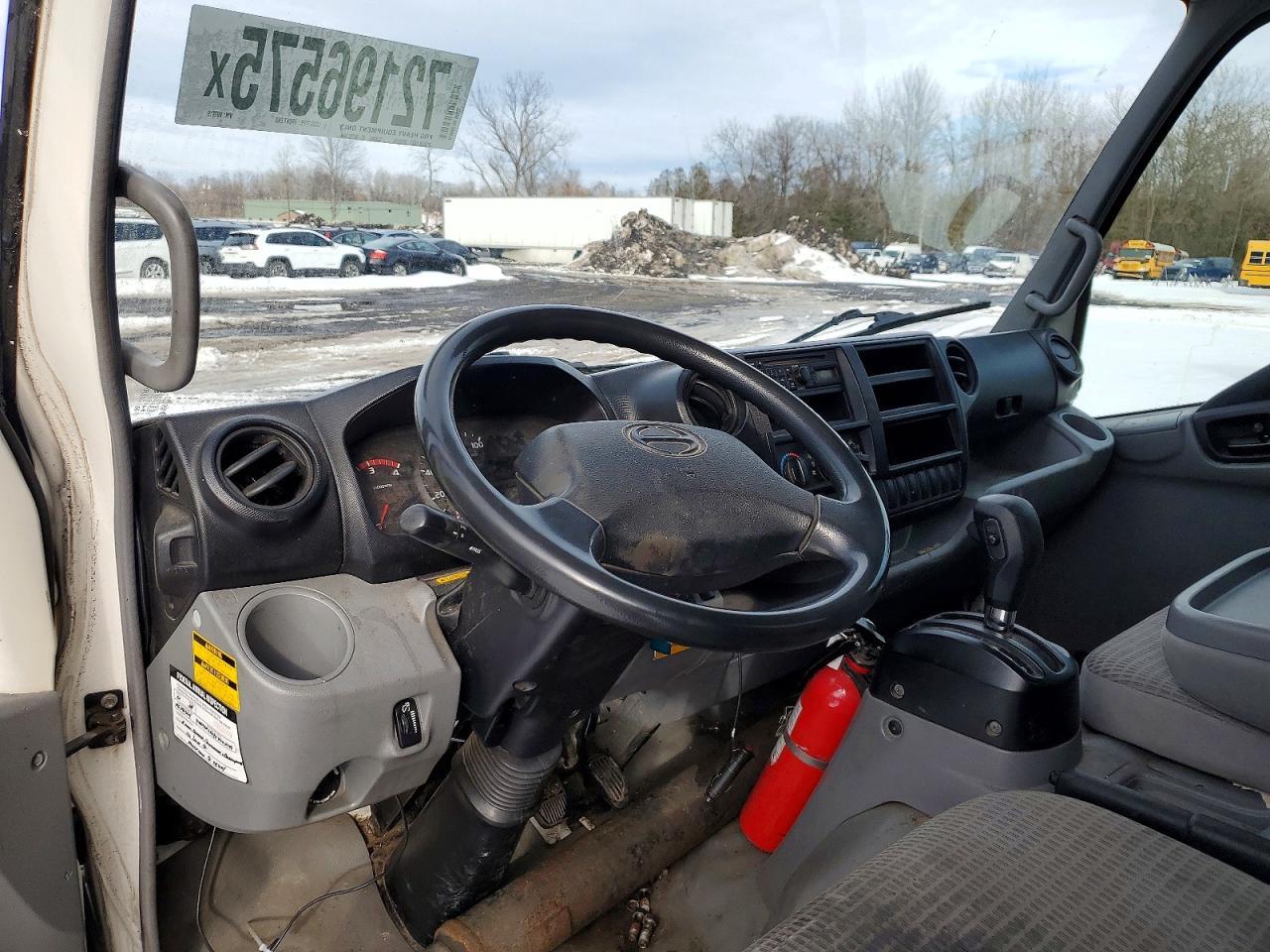 2015 Hino 195 BOX Truck