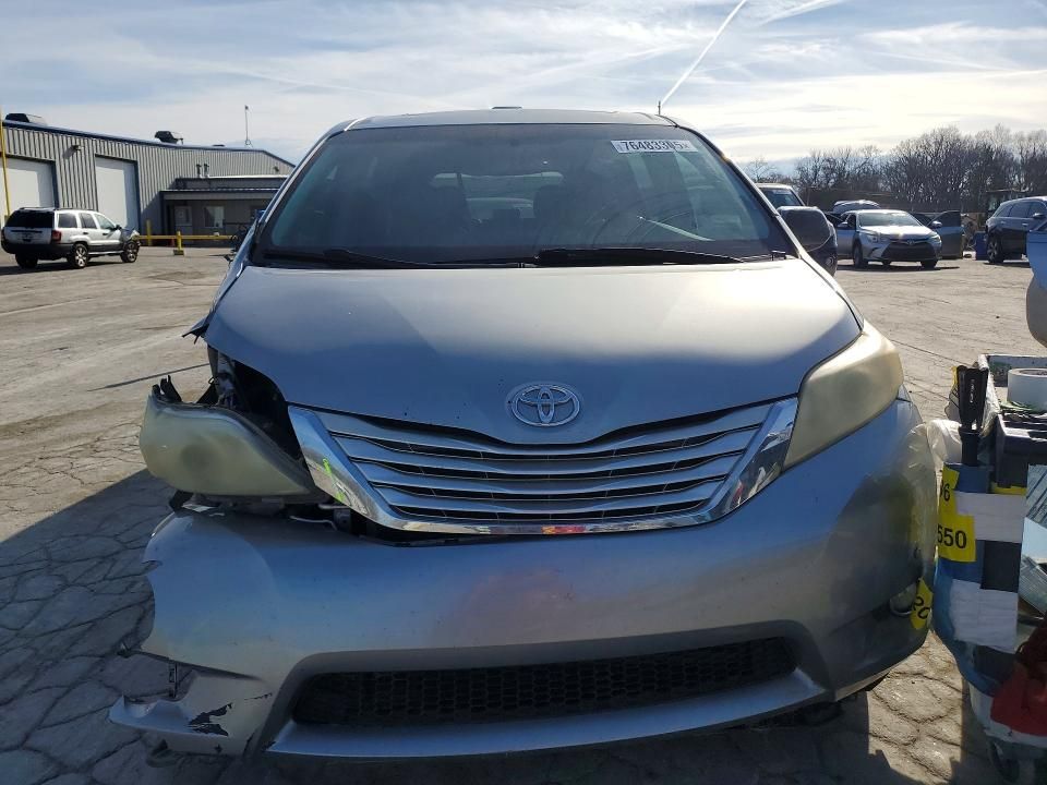 2012 Toyota Sienna xle