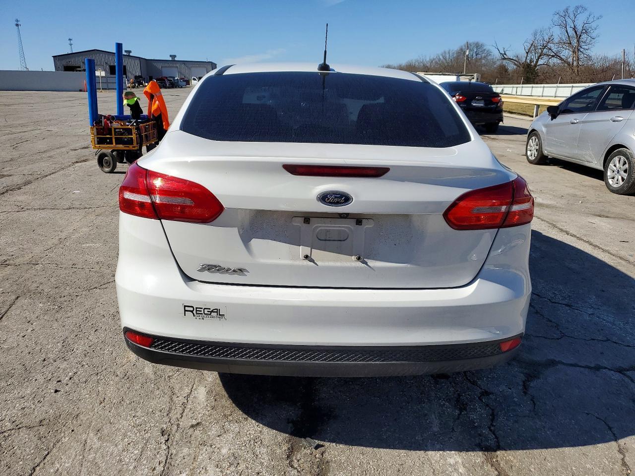 2016 Ford Focus s