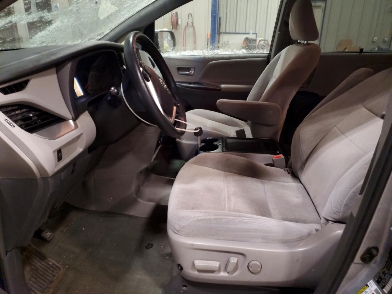 2016 Toyota Sienna le